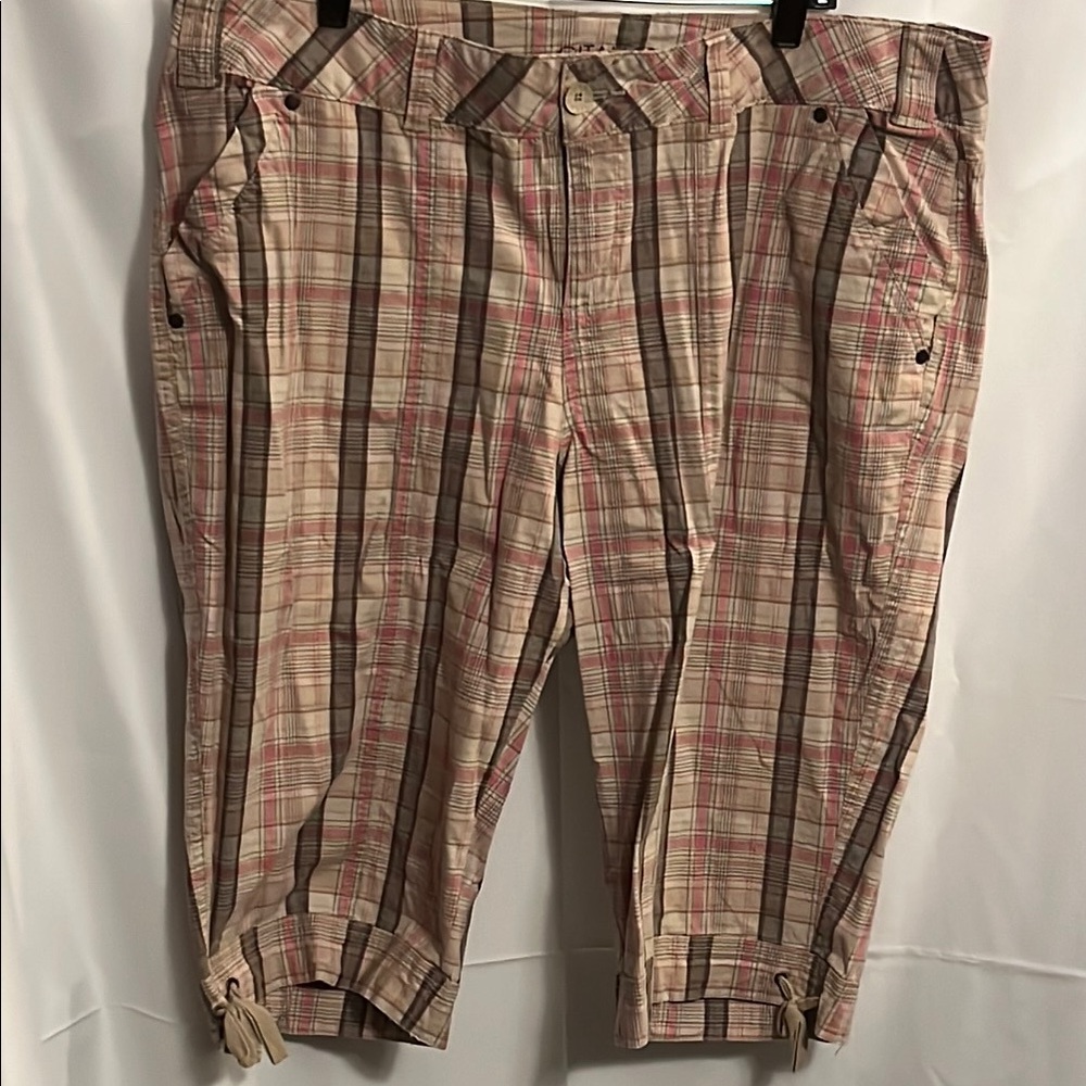 Women’s Gitano Pink and Khaki Plaid Capri Pants